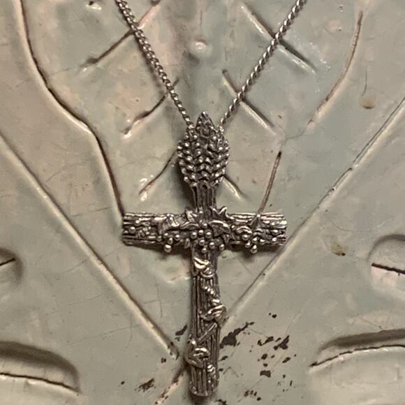 James Avery Retired Harvest Cross Pendant and Chain 19.5 Inches - Picture 5 of 13